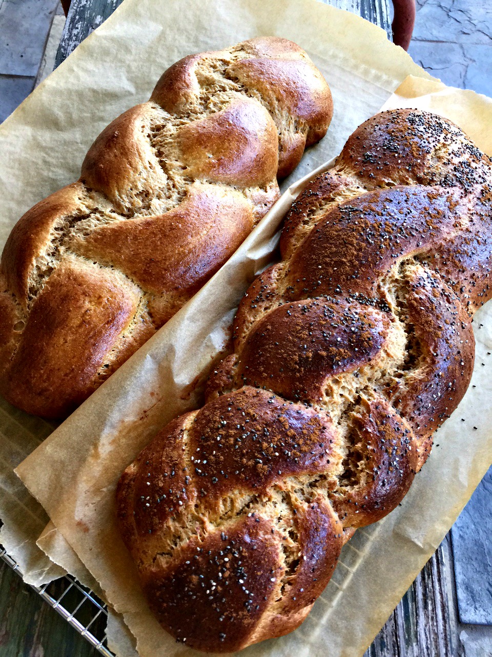 The BEST Einkorn Challah Recipe - Tastes as light and fluffy as white flour! | www.homemademommy.net